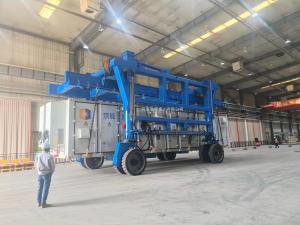 海泰制造-集裝箱跨運(yùn)車(chē)-SC80t-4.5m 現(xiàn)場(chǎng)實(shí)驗(yàn)